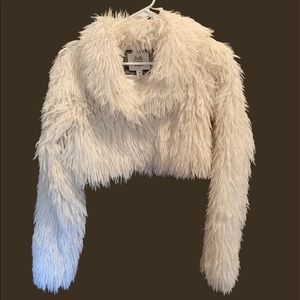 💕 (M) Esley Faux Fur Cropped Coat💕